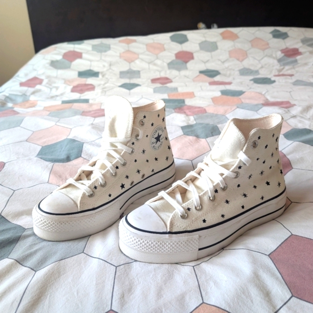 Converse high top sneakers off-white with stars size 8.5